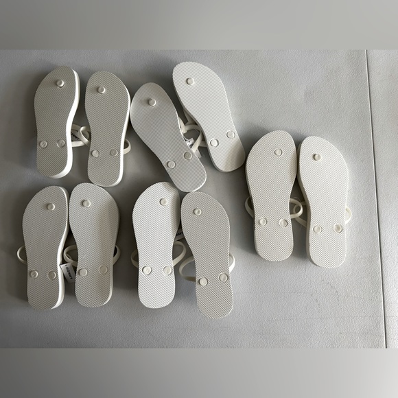 NWT Old Navy Womens BUNDLE White flip flop - Sz 6 (4 pairs) + Sz 8 (1 pair) - Picture 4 of 4